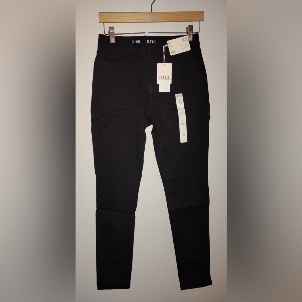 A.n.a. Mid-Rise Jeggings in Ultra Black Size 6